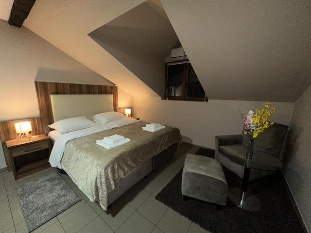 Jp Motel Mali Pariz 보르 외부 사진