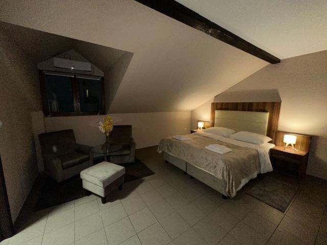 Jp Motel Mali Pariz 보르 외부 사진