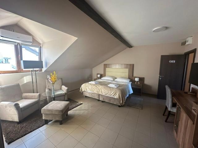 Jp Motel Mali Pariz 보르 외부 사진