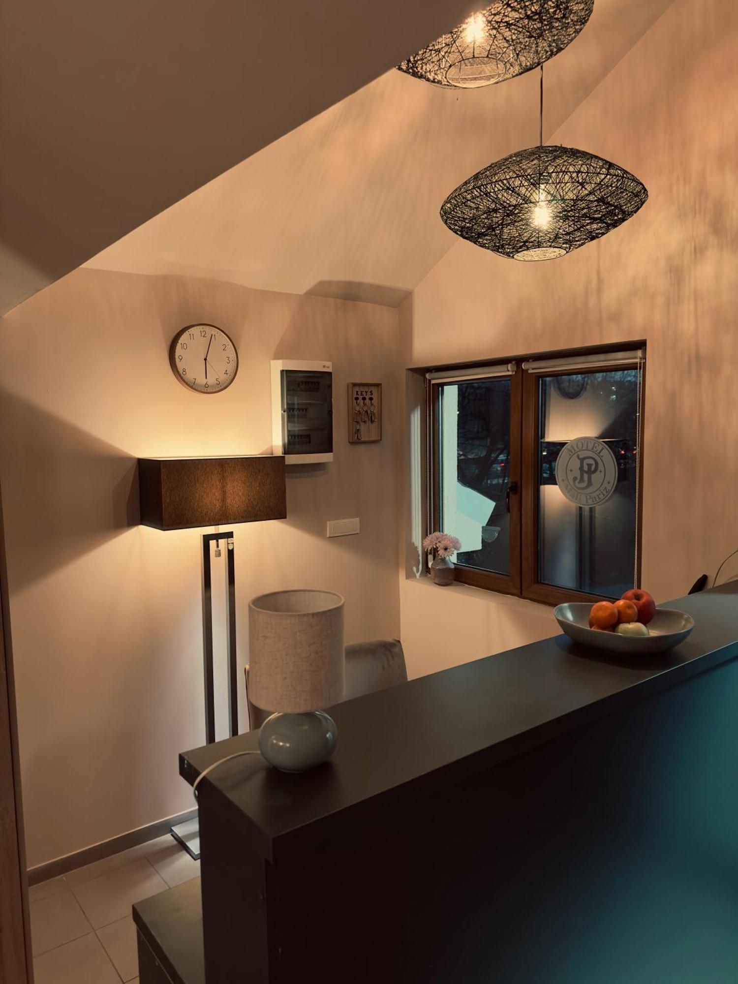 Jp Motel Mali Pariz 보르 외부 사진